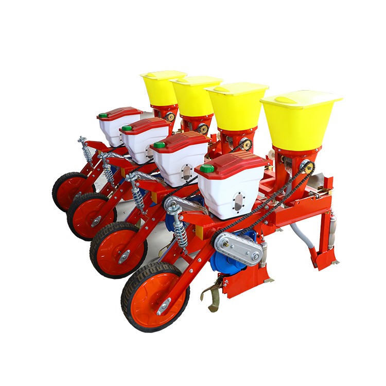 Traktor dipasang jagung jagung